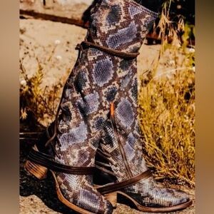 Freebird by Steven Women’s Tall Coal Blue Brown Tan Snakeskin Boots Sz 8